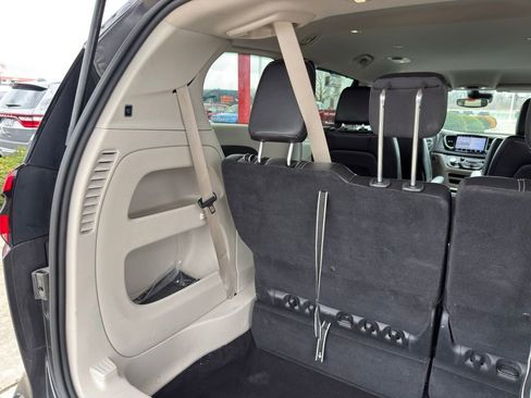 Used 2023 Chrysler Pacifica Touring-L FWD image 27