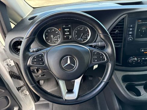 Used 2023 Mercedes-Benz Metris image 13