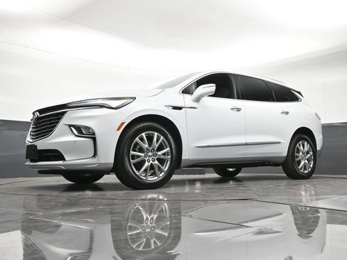 Certified 2024 Buick Enclave Essence w/ Experience Buick Package AWD/4WD image 24