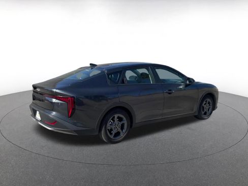 Used 2025 Kia K4 LXS image 15