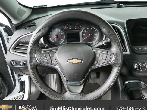 Used 2025 Chevrolet Malibu LT FWD image 8