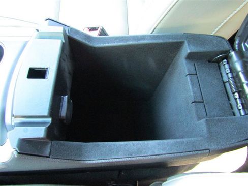 Used 2015 Ford Explorer XLT w/ Equipment Group 202A image 26