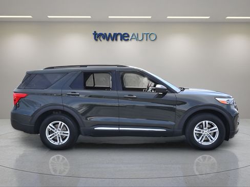 Used 2023 Ford Explorer XLT AWD/4WD image 7