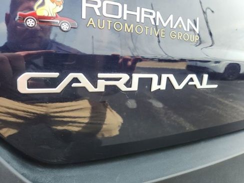 Used 2025 Kia Carnival EX FWD image 19