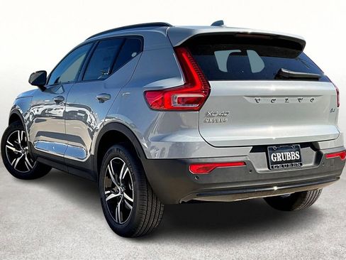 New 2026 Volvo XC40 B4 Core image 3