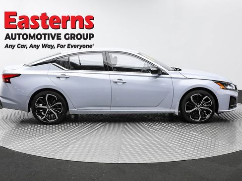 Used 2023 Nissan Altima 2.5 SR image 2