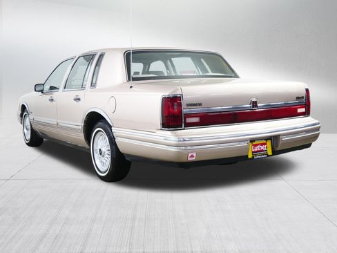 Used 1993 Lincoln Town Car Signature RWD image 5