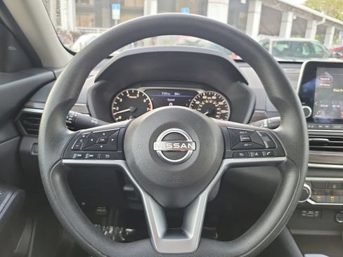 Used 2024 Nissan Altima 2.5 SV FWD image 14