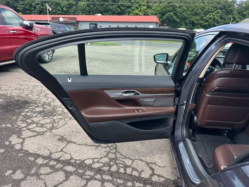 Used 2020 BMW 750i xDrive AWD/4WD image 19