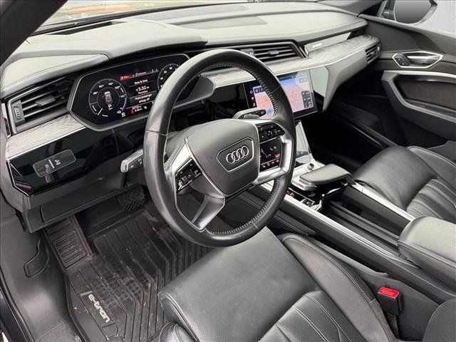 Used 2019 Audi e-tron Prestige w/ Prestige Package AWD/4WD image 10