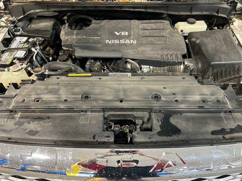 Used 2017 Nissan Titan SL image 31