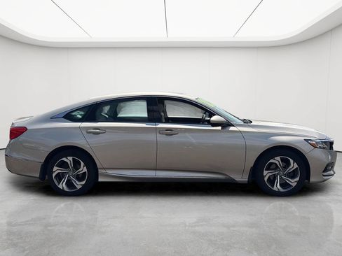 Used 2018 Honda Accord EX image 9