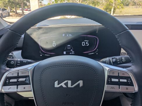 Certified 2024 Kia Telluride S image 37