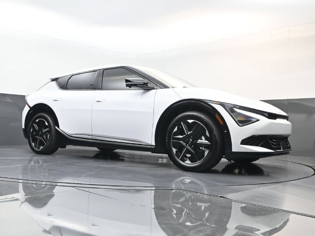 Used 2025 Kia EV6 Wind RWD image 21