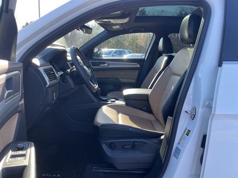 Used 2021 Volkswagen Atlas Cross Sport SE image 25