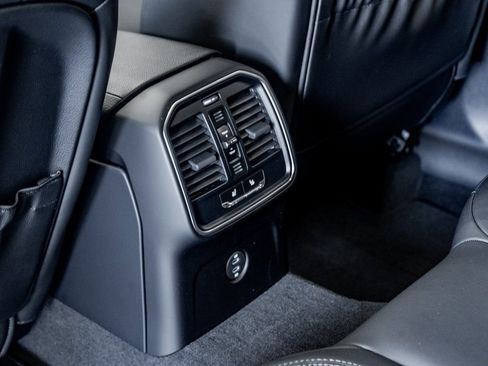 Certified 2025 Porsche Macan image 36