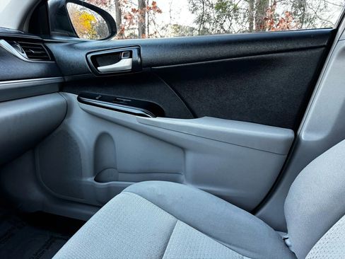 Used 2013 Toyota Camry LE image 9