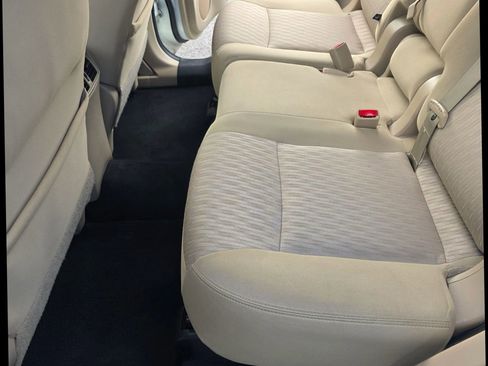 Used 2018 Nissan Rogue SV image 9