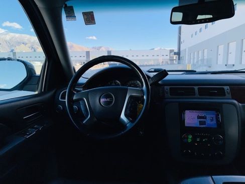 Used 2013 GMC Yukon XL SLT image 8