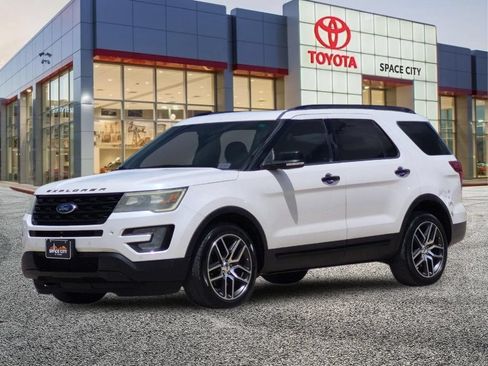 Used 2016 Ford Explorer Sport w/ Equipment Group 401A AWD/4WD image 2