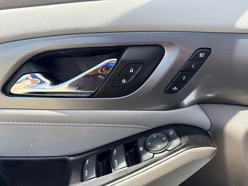 Used 2019 Chevrolet Traverse Premier FWD image 14