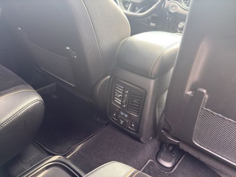 Used 2025 Dodge Durango R/T AWD/4WD image 17