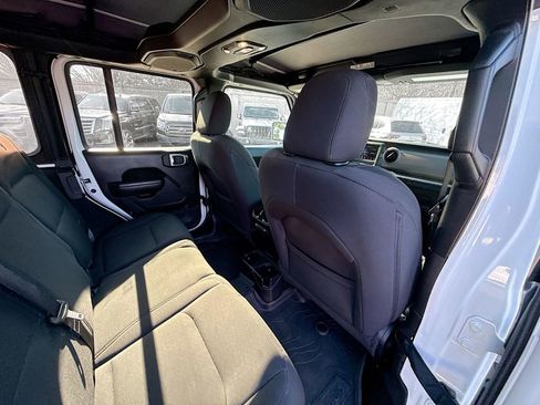 Used 2022 Jeep Wrangler Unlimited Sport AWD/4WD image 32