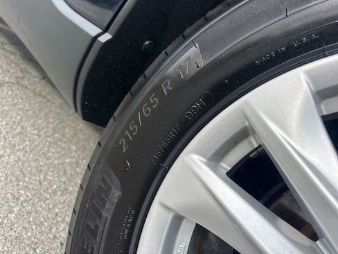 Used 2025 Toyota Corolla Cross LE image 28