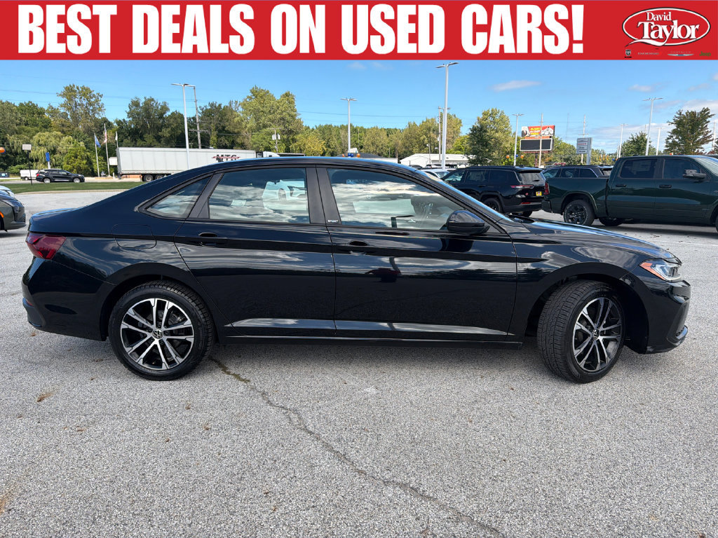 Used 2025 Volkswagen Jetta Sport FWD image 2