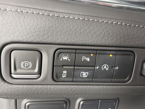 Used 2023 GMC Yukon Denali image 38