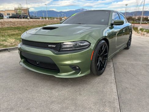 Used 2018 Dodge Charger R/T RWD image 3
