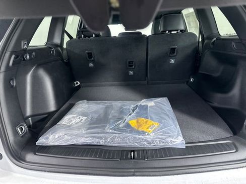 New 2025 Jeep Grand Cherokee Altitude image 7