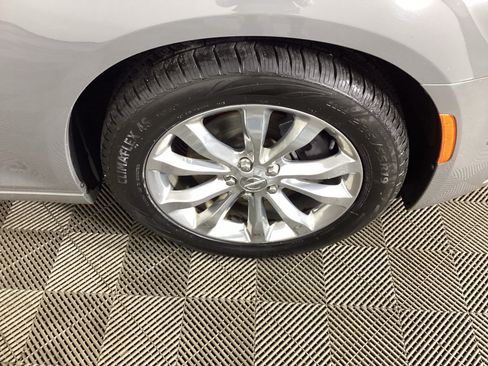 Used 2018 Chrysler 300 Limited w/ Safetytec Plus Group AWD/4WD image 7