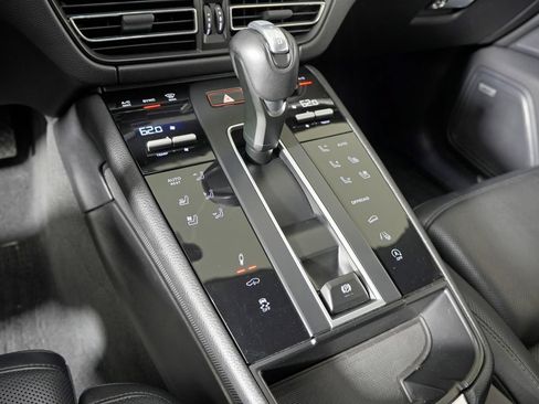 Certified 2023 Porsche Macan S AWD/4WD image 34