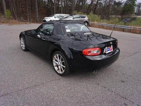 Used 2010 MAZDA MX-5 Miata Touring image 14