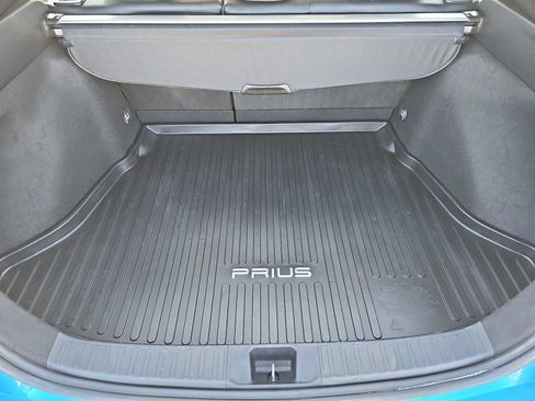 Used 2022 Toyota Prius XLE image 33