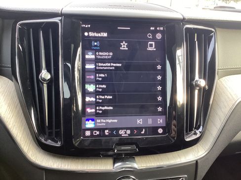 Certified 2022 Volvo XC60 B5 Inscription w/ Climate Package image 23