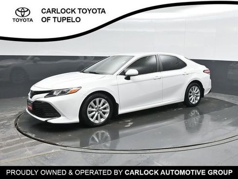 Used 2018 Toyota Camry LE image 1