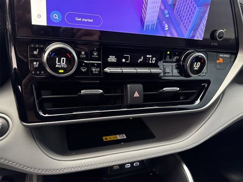 Used 2024 Toyota Highlander LE image 29