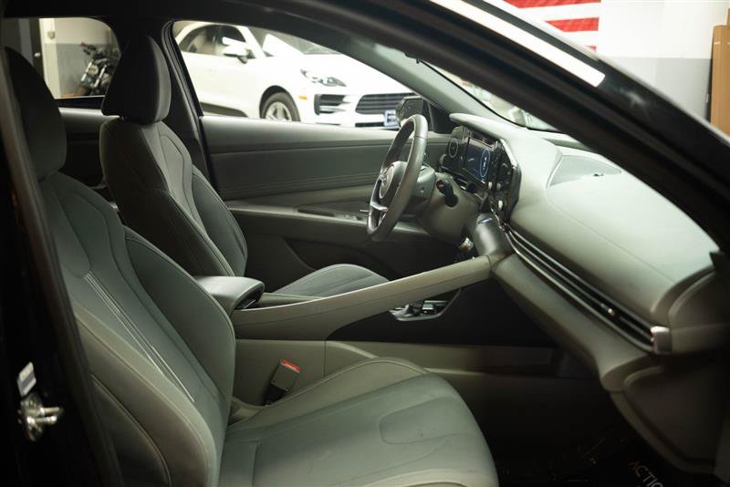 Used 2022 Hyundai Elantra SEL w/ Convenience Package FWD image 12