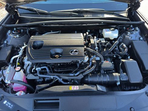 Used 2024 Lexus ES 300h Premium image 17