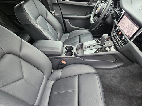 Certified 2025 Porsche Macan image 15
