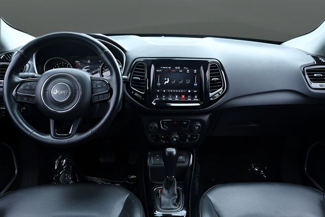 Used 2018 Jeep Compass Latitude w/ Popular Equipment Group FWD image 16