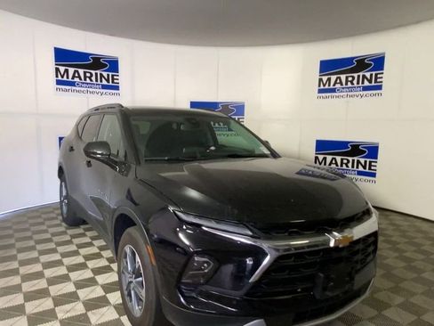 Used 2025 Chevrolet Blazer LT w/ Convenience Package FWD image 4