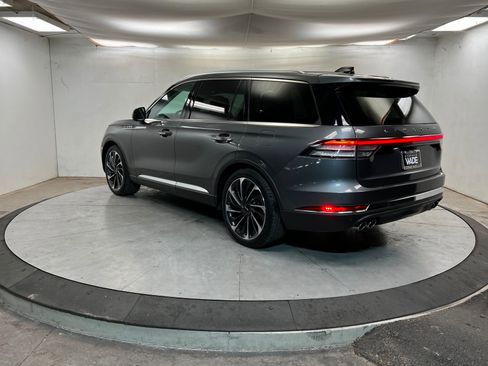 Used 2025 Lincoln Aviator Reserve w/ Equipment Group 201A image 3