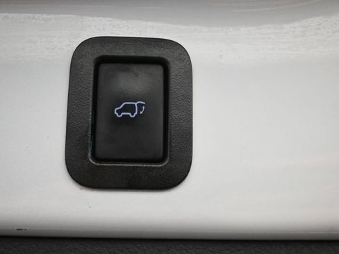 Used 2019 Toyota Highlander XLE image 29