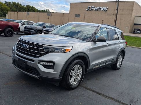 Used 2021 Ford Explorer XLT w/ Equipment Group 202A AWD/4WD image 3