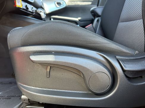 Used 2025 Kia Soul LX image 20