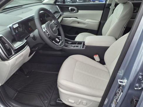 Used 2025 Kia Sorento S image 10