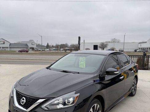 Used 2018 Nissan Sentra SR w/ Technology Package image 3